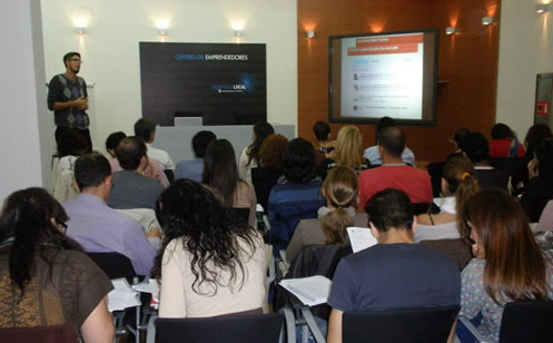 javier_impartiendo_curso_centro_emprendedores javier_impartiendo_curso_centro_emprendedores
